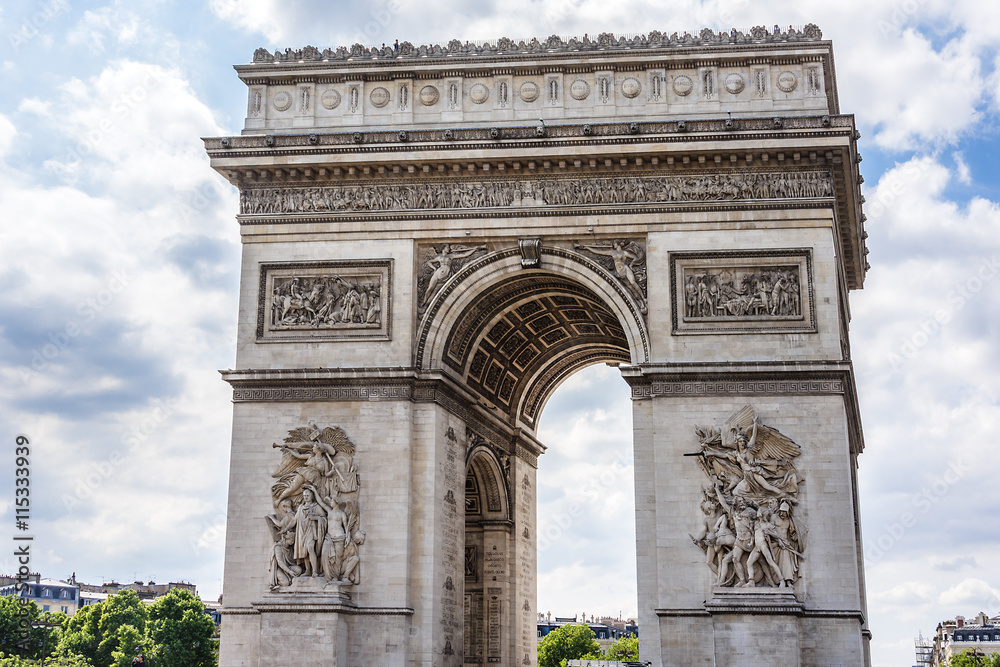 Arc de Triomphe de l'Etoile on de Gaulle Place, Paris, France.