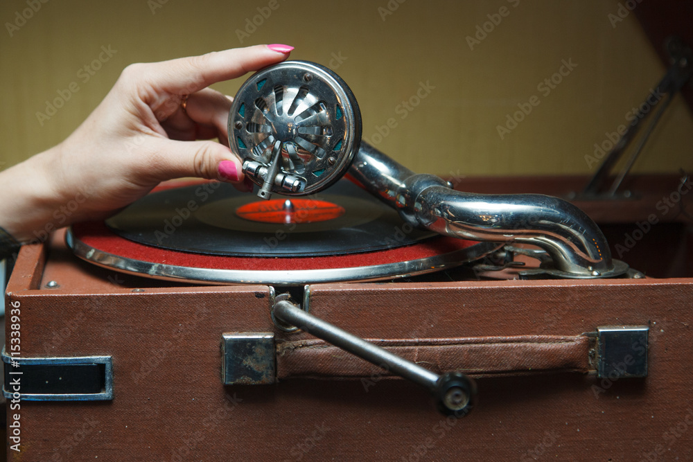 Fototapeta premium hand girl and gramophone