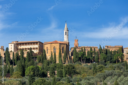 Obraz na płótnie View over Pienza, an old town in Tuscany, Italy, on a sunny, bright day of autumn w salonie