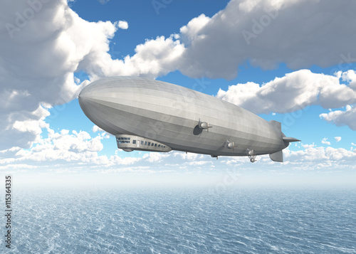 Fotografie Zeppelin über dem Meer