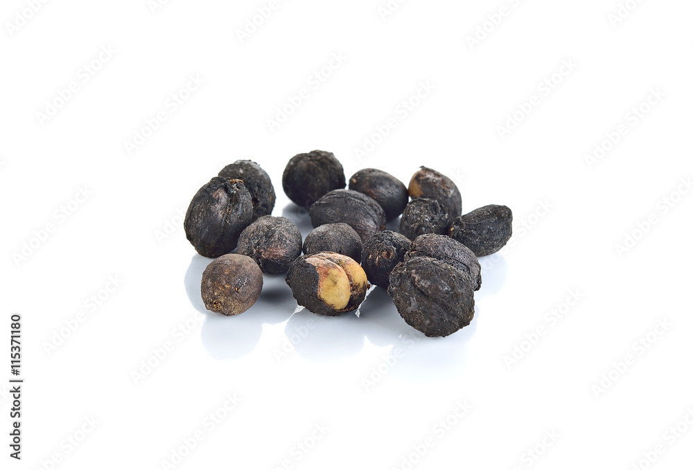 Obraz premium coffee beans dry on white background