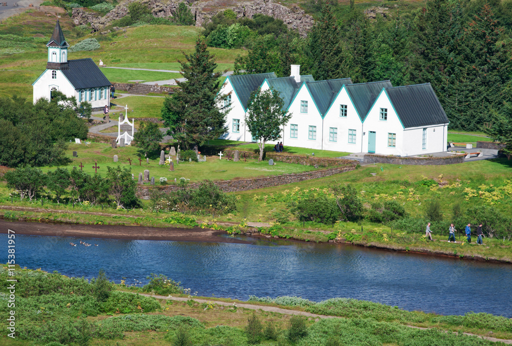Islanda: la chiesa di Thingvellir, costruita nel 1859, e la fattoria il 29 agosto 2012. Thingvellir è parco nazionale e un luogo storico: qui nel 930 AC si è riunito il primo Parlamento al mondo Islanda: la chiesa di Thingvellir, costruita nel 1859, e la fattoria il 29 agosto 2012. Thingvellir è parco nazionale e un luogo storico: qui nel 930 AC si è riunito il primo Parlamento al mondo