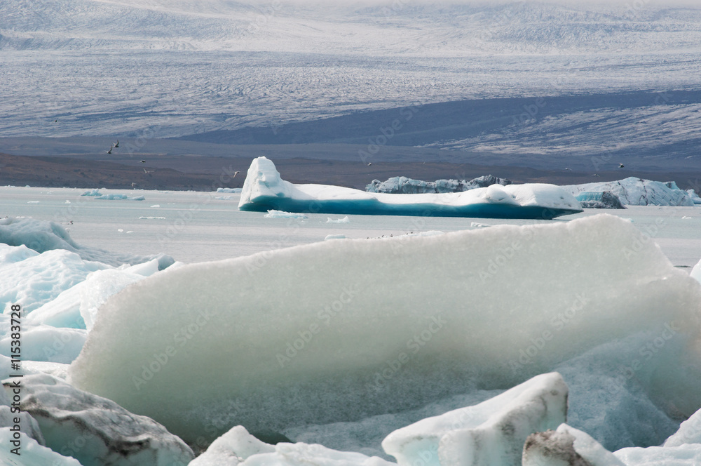Islanda: iceberg nella laguna ghiacciata del Jokulsarlon il 19 agosto 2012. Jokulsarlon è un lago glaciale nel parco nazionale Vatnajokull 