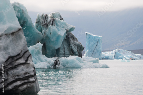 Islanda: iceberg nella laguna ghiacciata del Jokulsarlon il 19 agosto 2012. Jokulsarlon è un lago glaciale nel parco nazionale Vatnajokull  photo