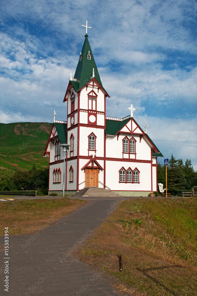 Islanda: vista della chiesa di Husavik il 25 agosto 2012. La chiesa fu costruita a forma di croce con legna proveniente dalla Norvegia e consacrata nel 1907