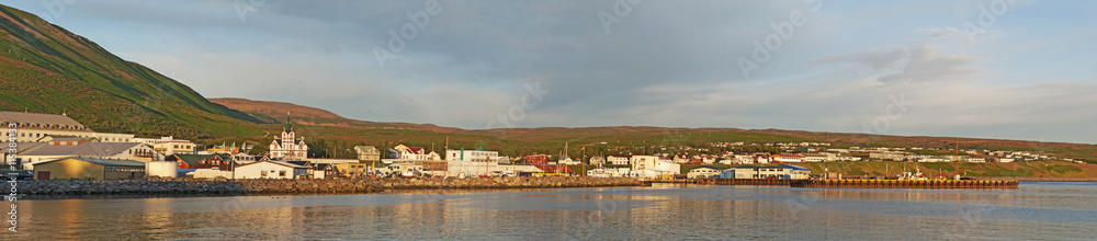 Islanda: panoramica della città di Husavik al tramonto, nell'estremo nord dell'isola, il 25 agosto 2012