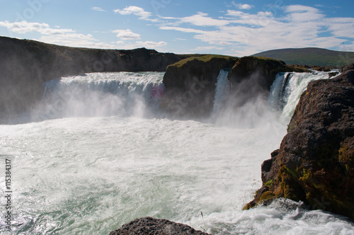 Islanda  vista della cascata Godafoss il 24 agosto agosto 2012. Godafoss  la cascata degli Dei     una delle cascate pi   note e spettacolari d Islanda 