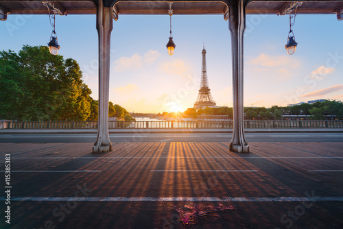 Tour Eiffel depui pont bir hakeim © thierry faula