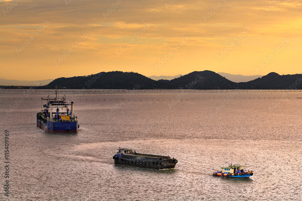 Fototapeta premium Boat transportation in Songkhla lake,Thailand