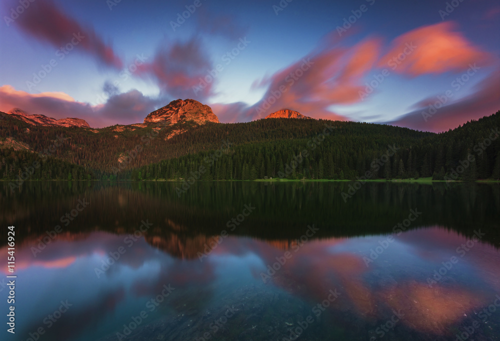 Świt nad wysokogórskim jeziorem,Park Narodowy Durmitor,Czarnogóra