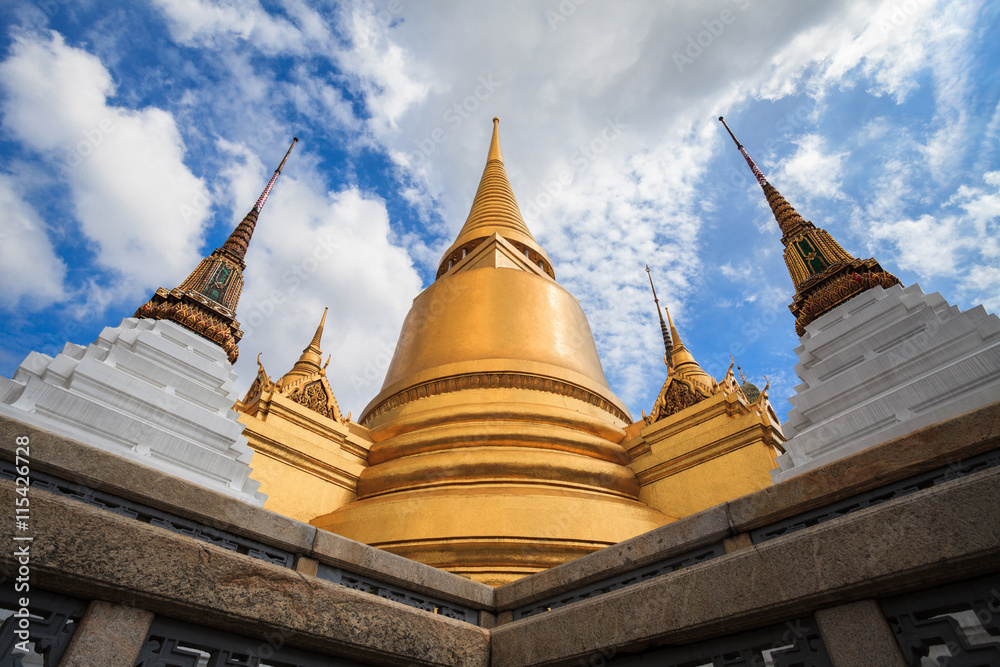 Fototapeta premium Pagoda of Wat Phra Kaew Temple