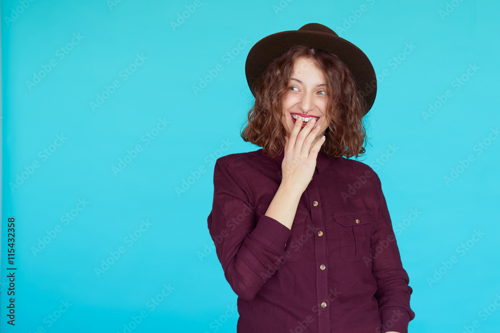 © kegfire - Surprised young woman over blue turquoise background © kegfire - Surprised young woman over blue turquoise background