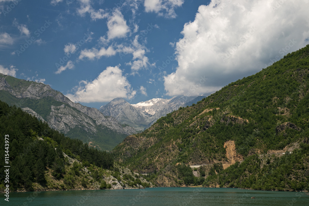 Koman-See im nördlichen Albanien