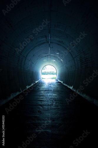 トンネル