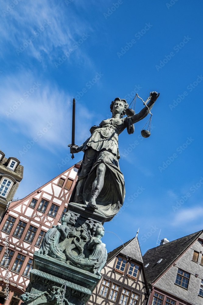 Obraz premium Statue of Lady Justice (Justitia) in Frankfurt