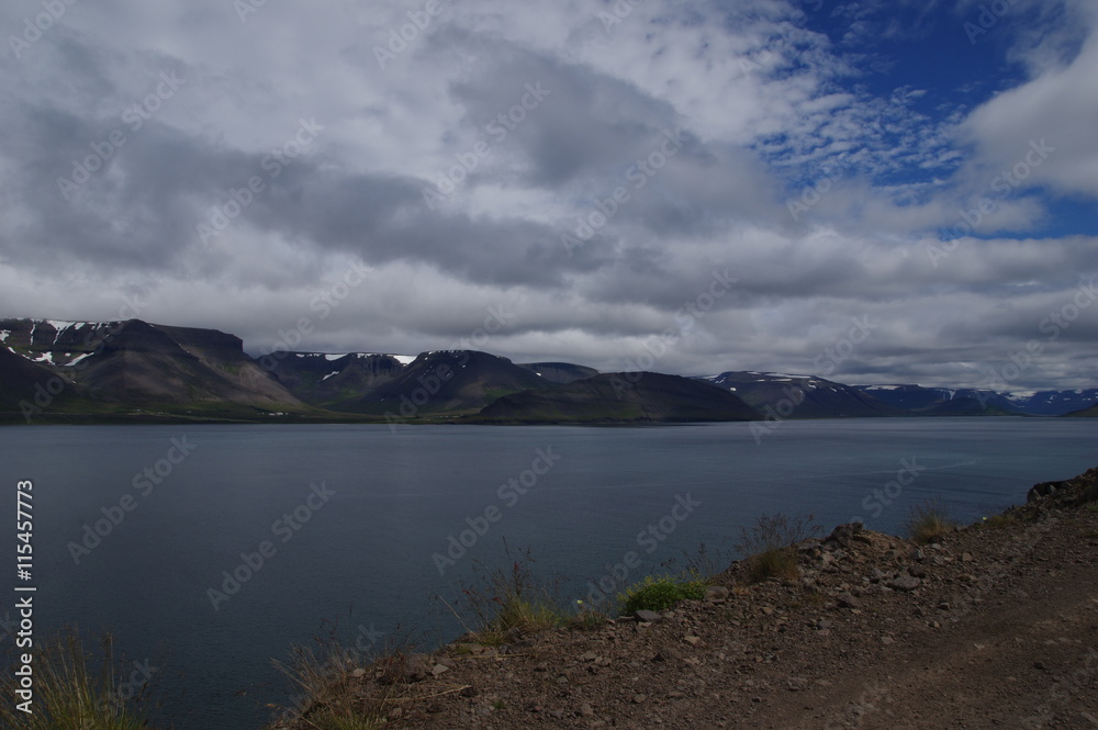 Fjord auf Island