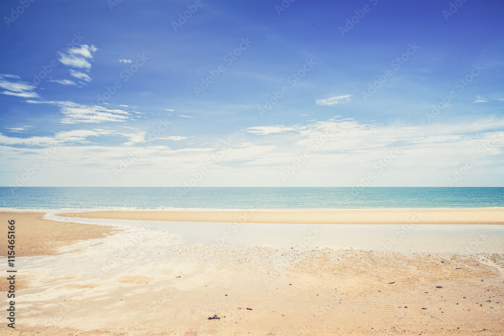 Fototapeta premium Tropical white sandy beach at sunny day. (Vintage filter effect
