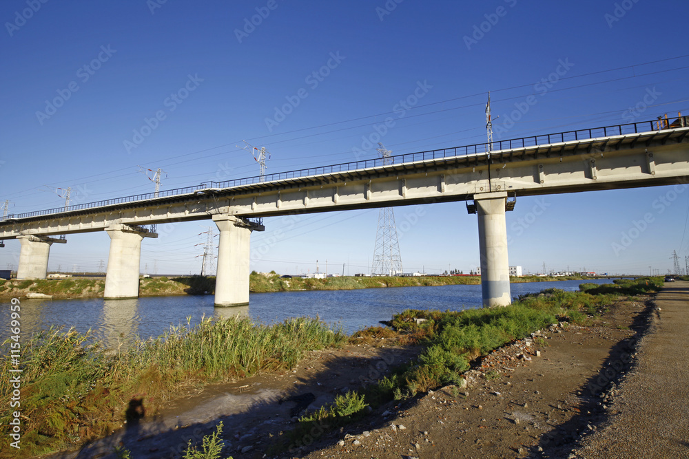 Elevated bridge concrete structure