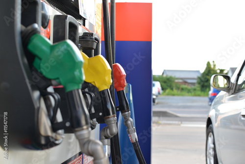 ガソリンスタンドと自動車