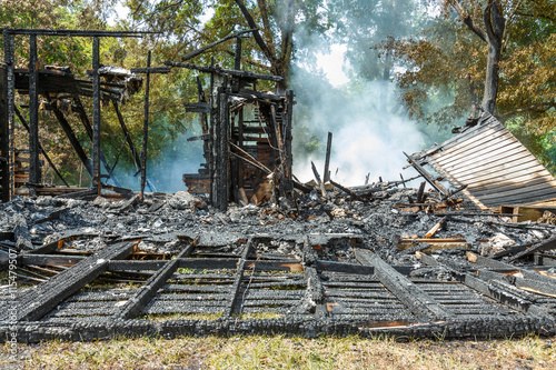 Fotografi Smoldering House