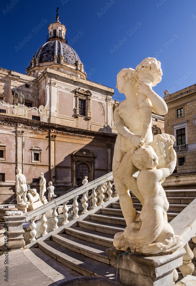 Obraz premium Palermo Fontana Pretoria, Sicily, Italy. Historical buildings