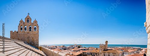 Panorama des Saintes-Maries-de-la-Mer vu du haut de l'église fortifiée Notre-Dame-de-la-Mer 