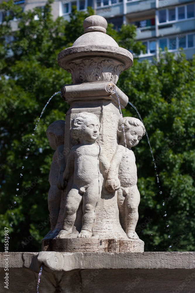 Working fountain monument