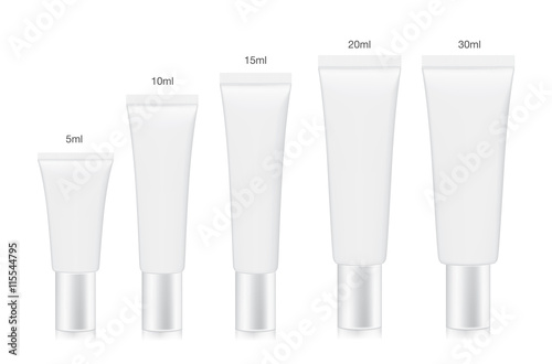 Photo White cosmetic tube collection arranged in order of size from small to large