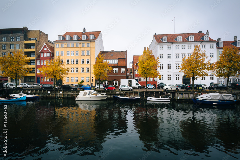 Autumn color and buildings along the Christianshavn Canal, in Ch
