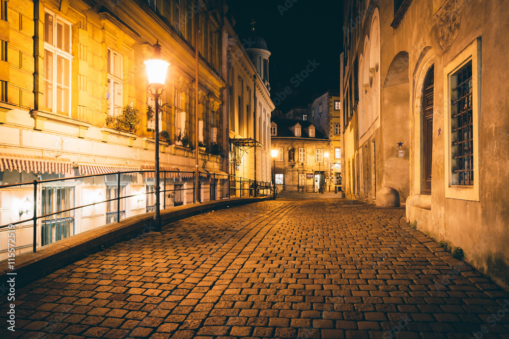 Griechengasse, a narrow stone street at night, near Schwedenplat Griechengasse, a narrow stone street at night, near Schwedenplat