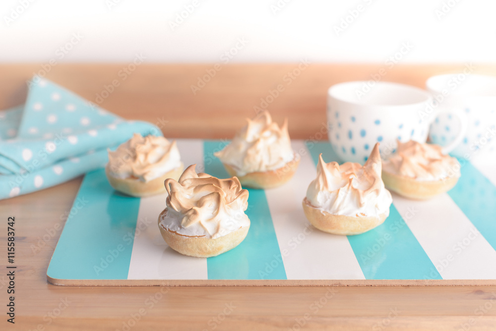 Mini Lemon Meringue Pies / Tarts Mini Lemon Meringue Pies / Tarts
