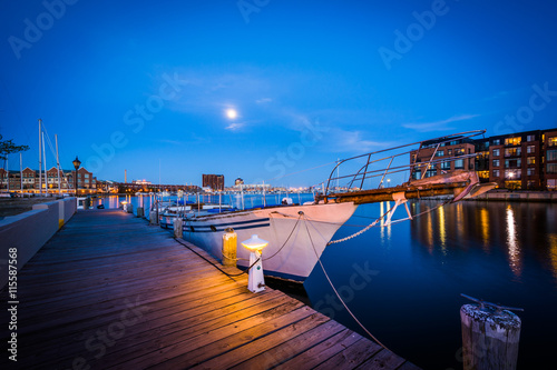 Fototapeta Naklejka Na Ścianę i Meble -  Boats in a marina at twilight, in Fells Point, Baltimore, Maryla
