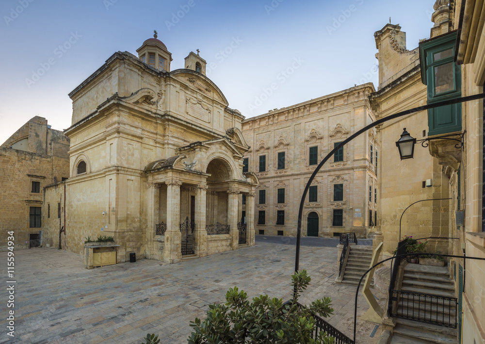 Fototapeta premium Early in the morning at St.Catherine of Italy church in Valletta, Malta