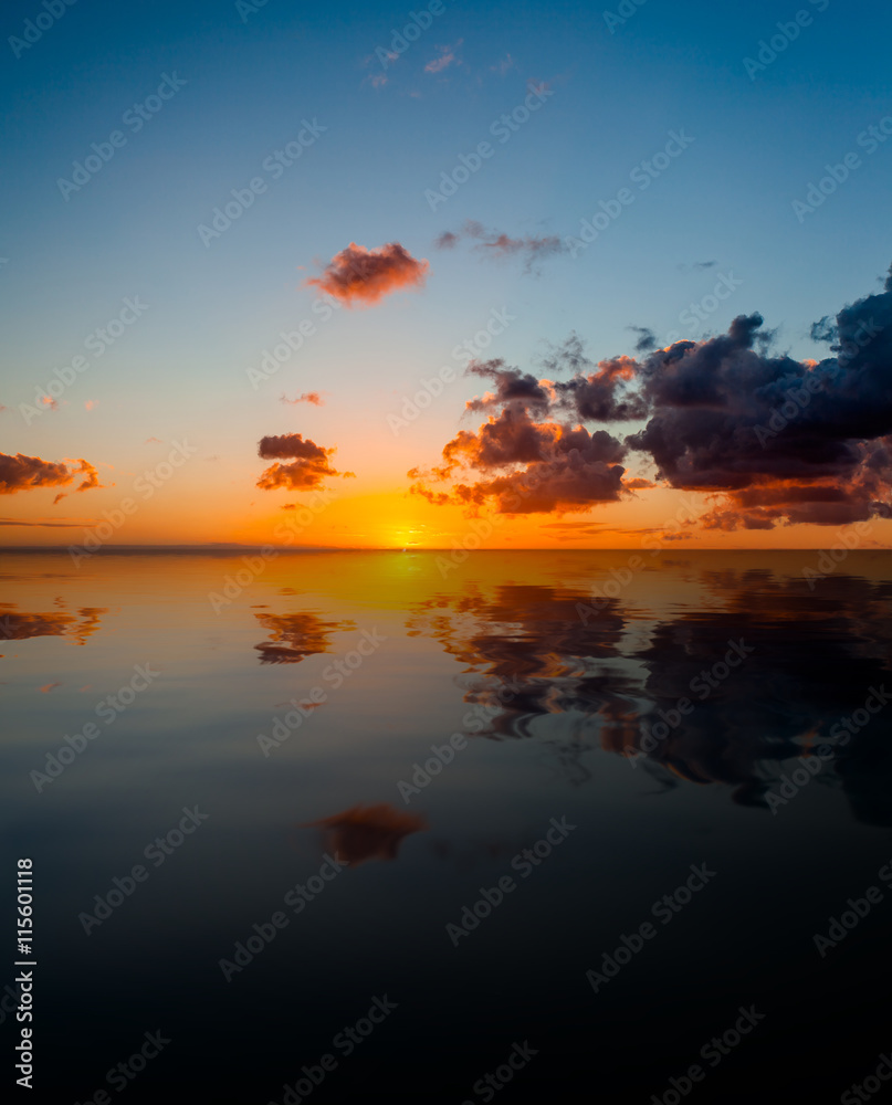 Obraz premium coucher de soleil sur la mer à l'île Maurice 