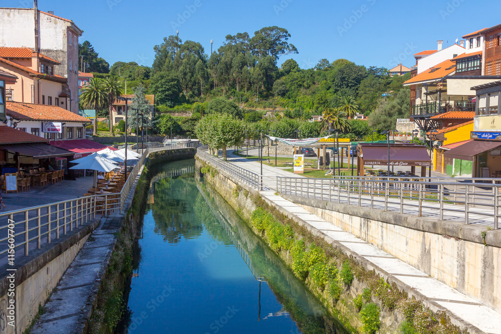 Obraz premium Port channels, the village of Llanes, Spain