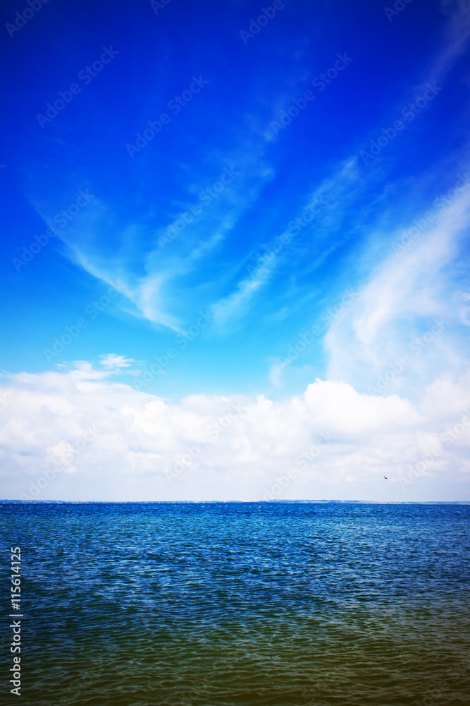 Obraz premium beach sea blue sky and azure water, nature background