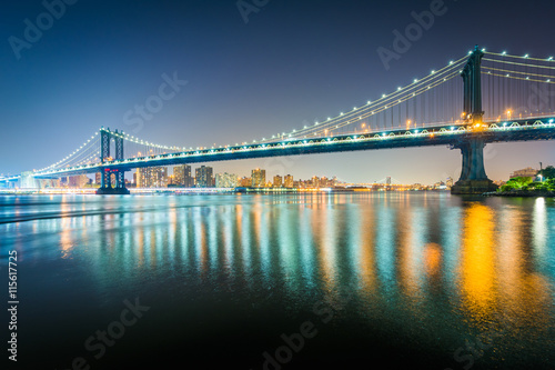 The Manhattan Bridge at night, seen from Brooklyn Bridge Park, i