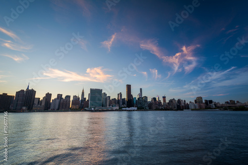 The Manhattan skyline at sunset, seen from Long Island City, Que © jonbilous