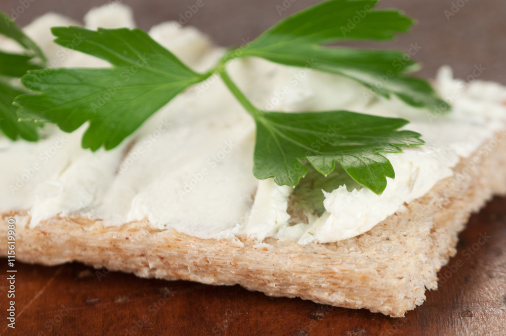 Crisp bread with curd cheese Crisp bread with curd cheese