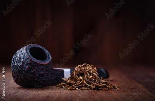 Obraz na plátně Smoking pipe and tobacco