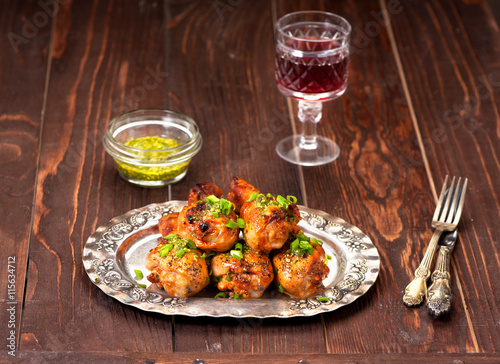 Grilled chicken drumsticks with spicy green sauce