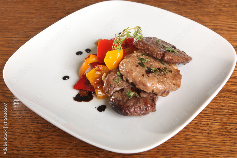 meat medallions on vegetables meat medallions on vegetables