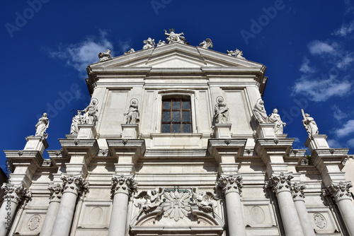 Tableau sur toile Beautiful baroque facade with saints and apostles of Santa Maria Assunta jesuit