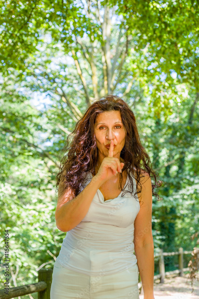 Curvy classy mature woman asks for silence Curvy classy mature woman asks for silence