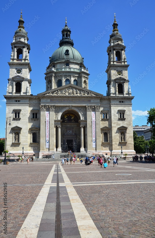 Basilique Saint Etienne de Pest et parvis, juillet 2016