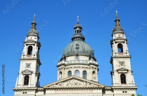 Les tours et le dôme de la Basilique Saint Etienne de Pest