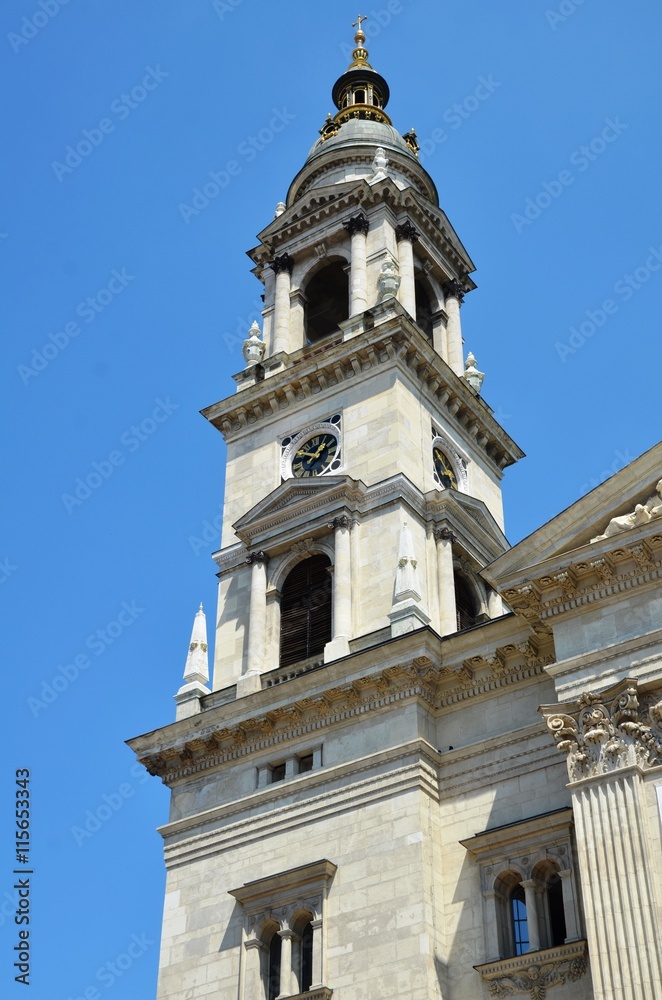 Basilique Saint Etienne de Pest, tour gauche et horloge 2016