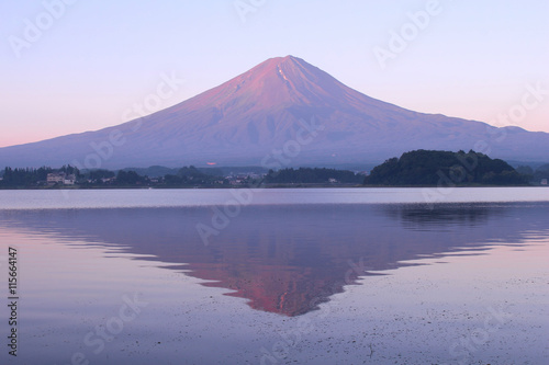 河口湖と富士山