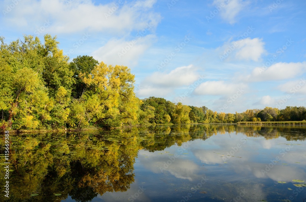 Fototapeta premium Autumn Colors Reflected on a Lake