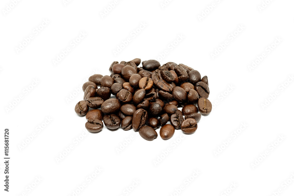 Naklejka premium Coffee beans isolated on white background.